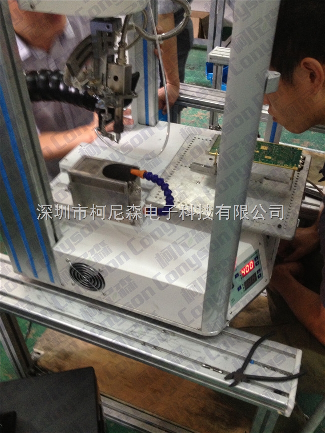 在焊接过程中,会产生大量的烟雾,而烟雾中95%来自于焊料产生的颗粒,而5%是焊料中助焊剂挥发而产生的有害性气体。同样在激光、清洗、喷涂等其它工作环境中也会产生大量的有害性气体。而这些污染物对操作者及环境都会造成很大的危害。在欧洲,对焊接工人的保护及对环境的保护已以立法的形式强制执行,在没有如何防护措施的条件下进行焊接是不允许的。在ISO14000标准中对生产环节产生的污染进行处理和防护有明确的规定。 无铅焊接的特殊性: 无铅焊接有利于环保和材料回收再利用 但是焊接温度提高了20到50。 无铅焊丝比