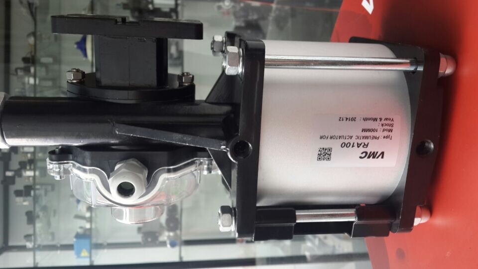 产品名称: ACP13系列气动执行器 产品类别:ACP13气动执行器 产品信息:描述 ACP型活塞式驱动器适合于控制 BV F型蝶阀,VSS型球阀以及DVA型双向分流阀的开启和关闭 性能-特性-益处 工作压力:2 ~ 8 bar (29 ~116 PSI)ACP型驱动器上的花键轴和轴套连接符合DIN 5482标准,可与OZB生产其他类型驱动器互换