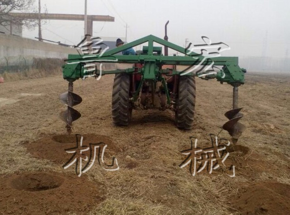 使用正品2T(二冲程)FC级机油,严禁使用4T(四冲程)机油。 2.严禁使用纯汽油。 3.严格按25比1的比例兑油(1升汽油兑40毫升机油)。混合油当天用完,变质发红的混合油不可使用。 4.新机器不可高速使用,请低速磨合3小时(相当于5壶油的时间)。 5.想让机器寿命更长,每工作半小时休息10分钟。 6.